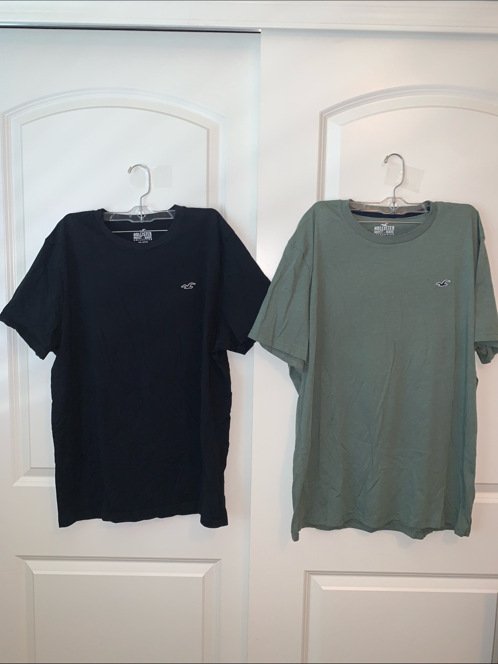 HOLLISTER SIZE XL SET OF TWO BRAND NEW SHORT SLEEVE SHIRTS